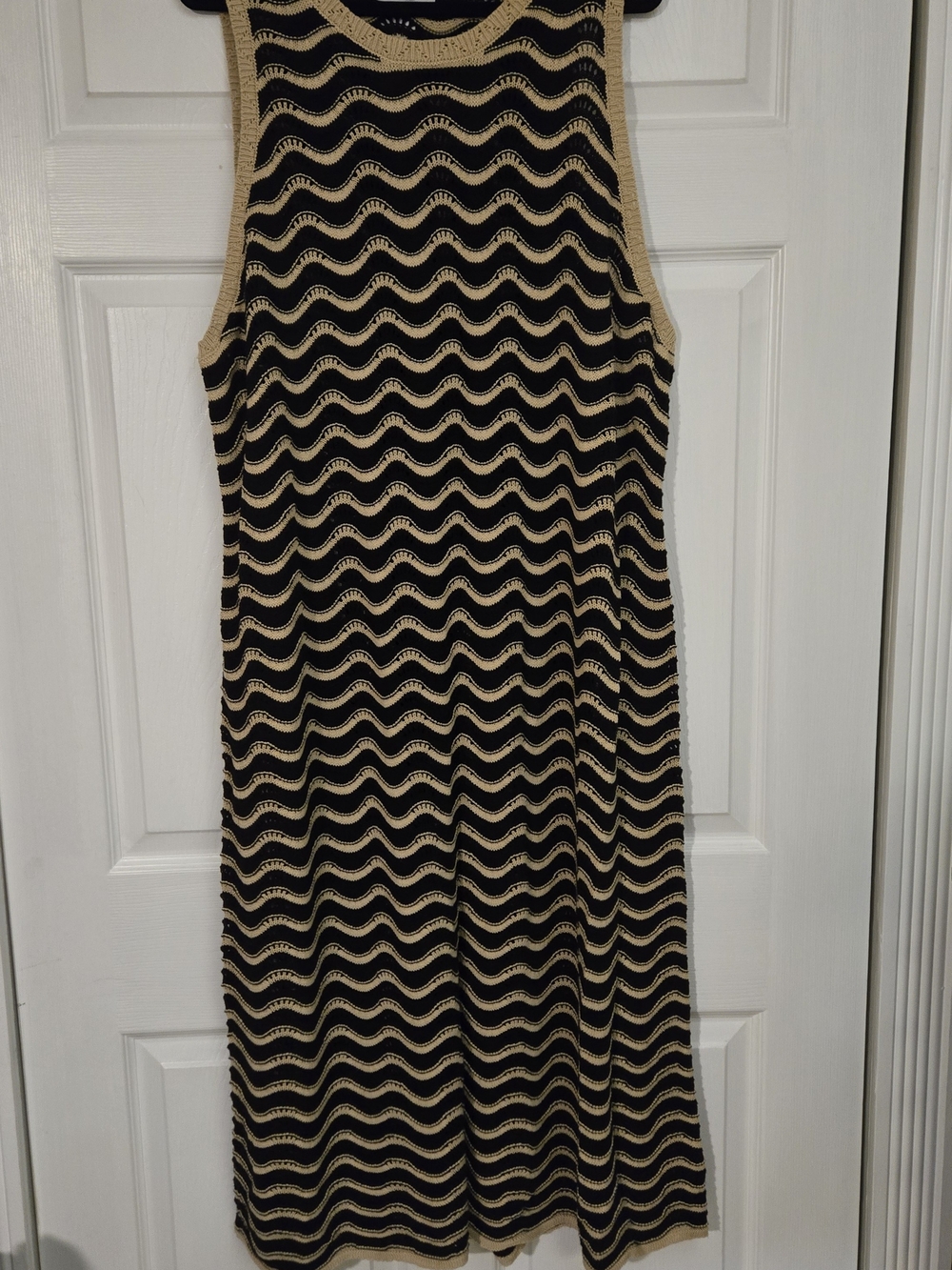 Sleeveless Black and Tan Wave Knit Dress 4x